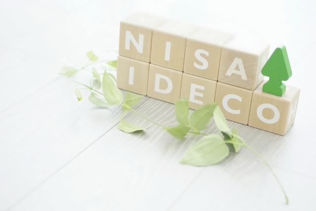 iDeCoとNISAのイメージ写真
